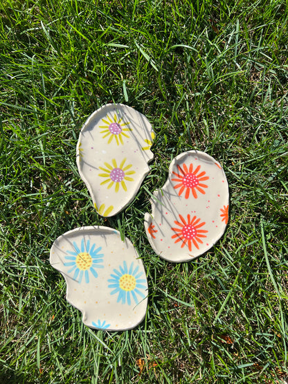 Blue Yellow Daisy Oyster Plate