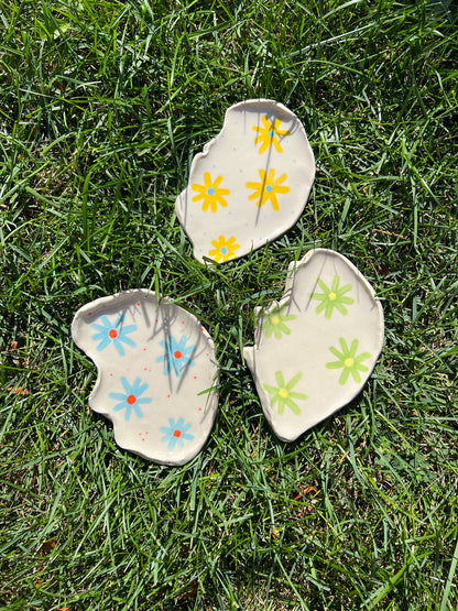 Green Daisy Oyster Plate