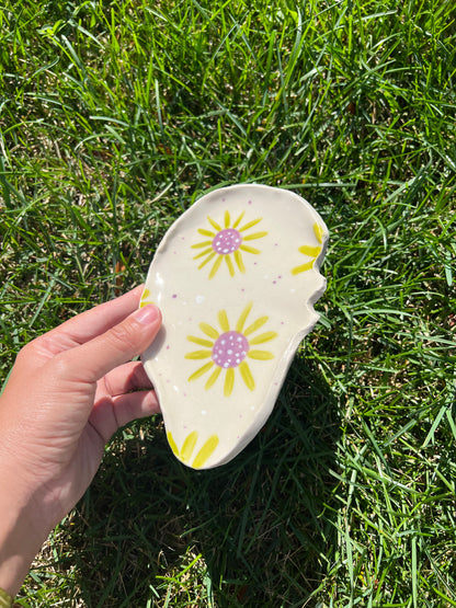 Green Lavender Gerbera Flower Oyster Plate