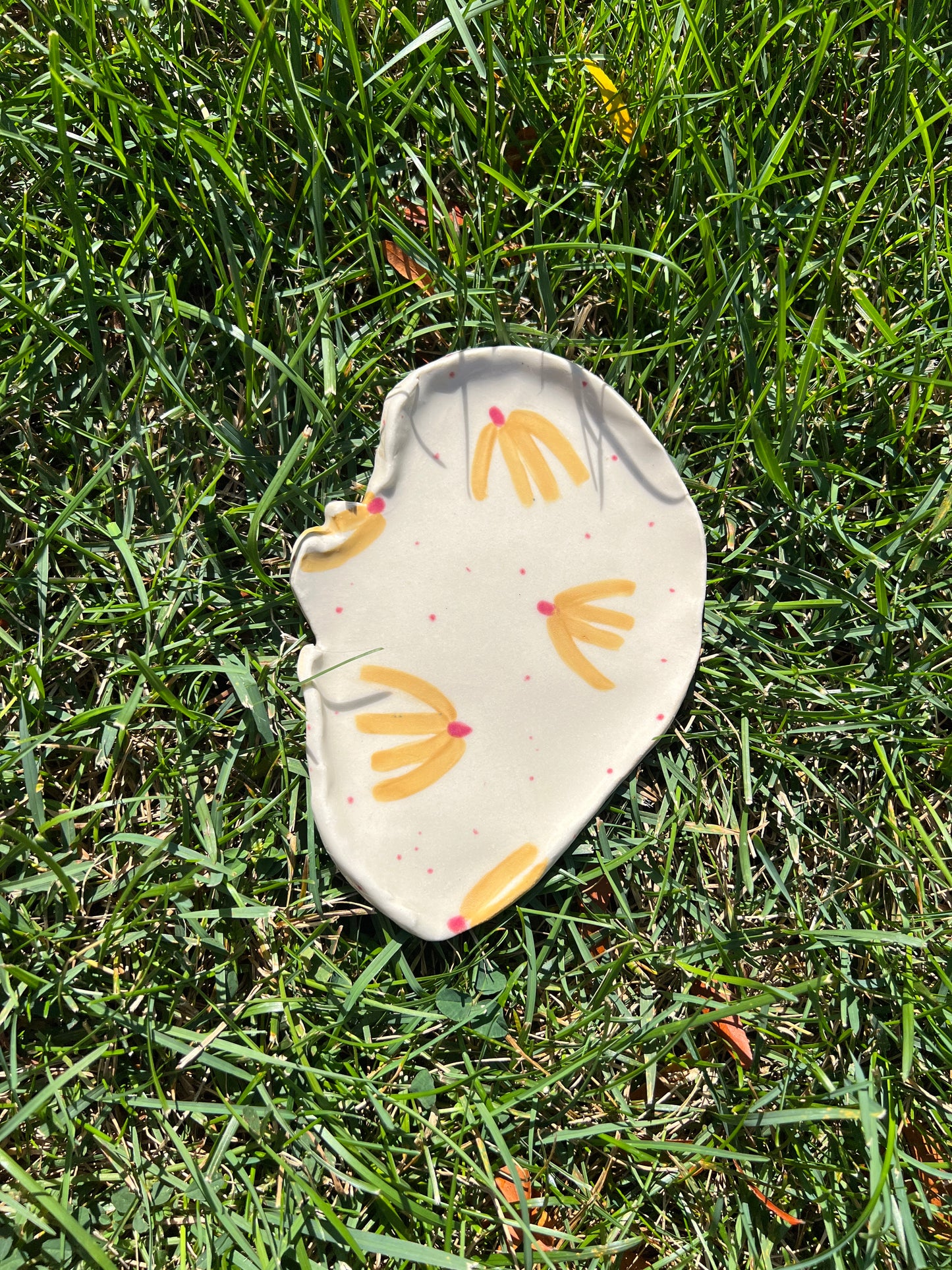 Tan Snowdrop Flower Oyster Plate