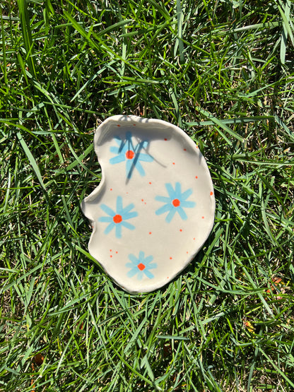 Baby Blue Daisy Oyster Plate