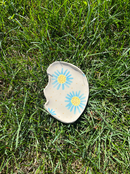 Blue Yellow Daisy Oyster Plate