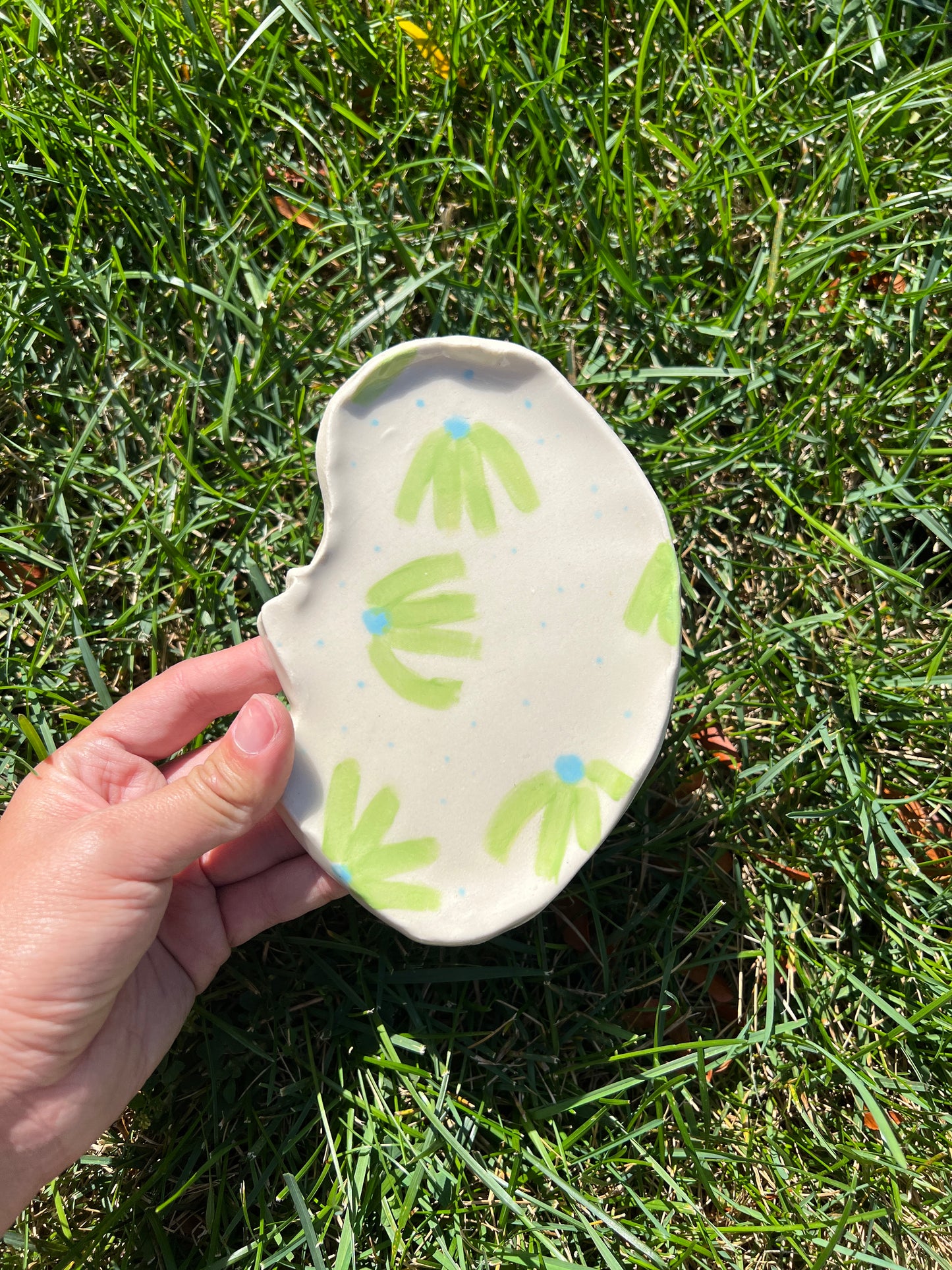 Green Snowdrop Flower Oyster Plate