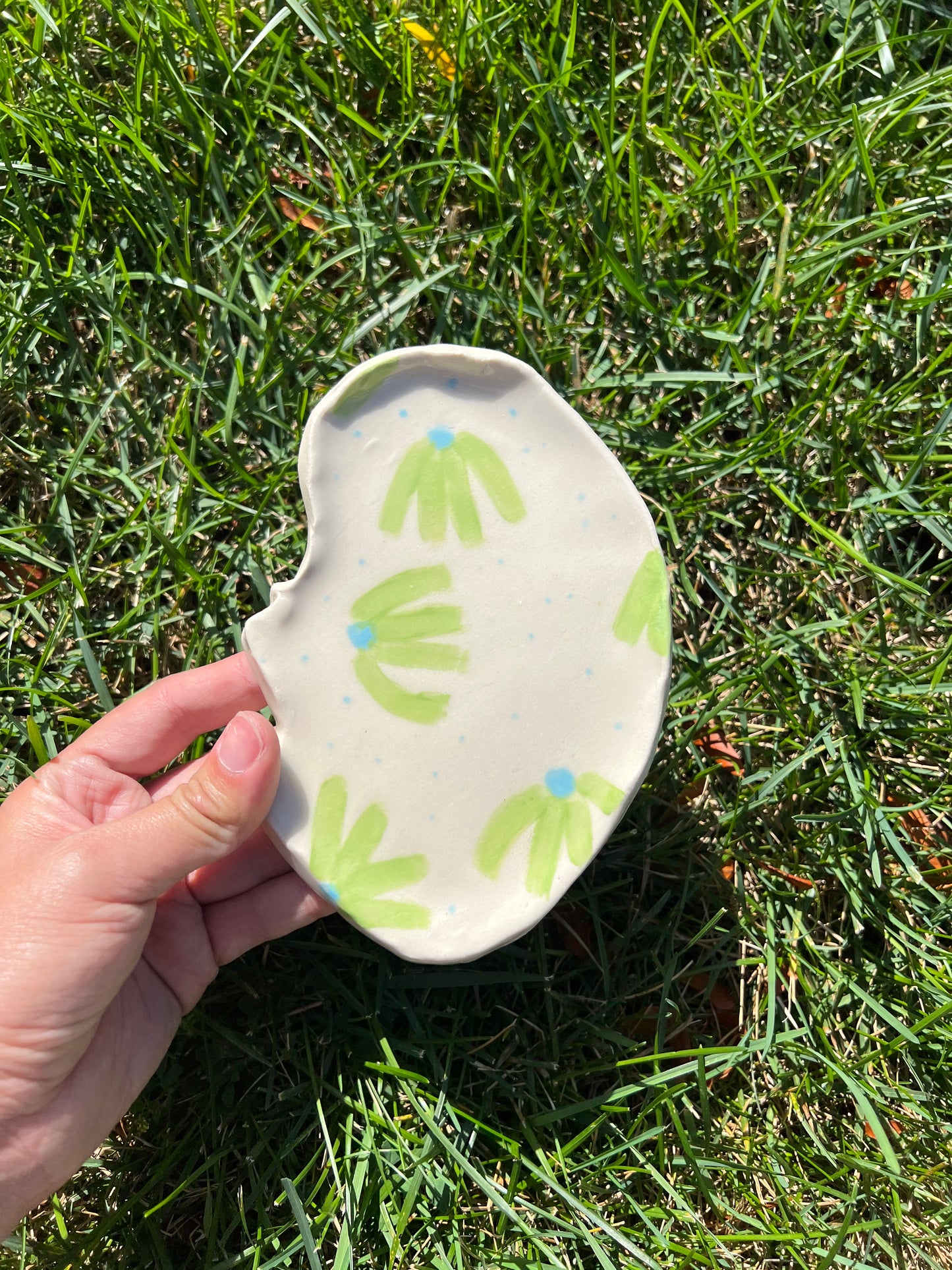 Green Snowdrop Flower Oyster Plate