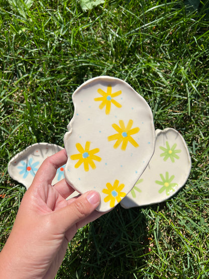 Yellow Daisy Oyster Plate