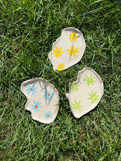 Green Daisy Oyster Plate