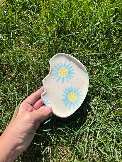 Blue Yellow Daisy Oyster Plate