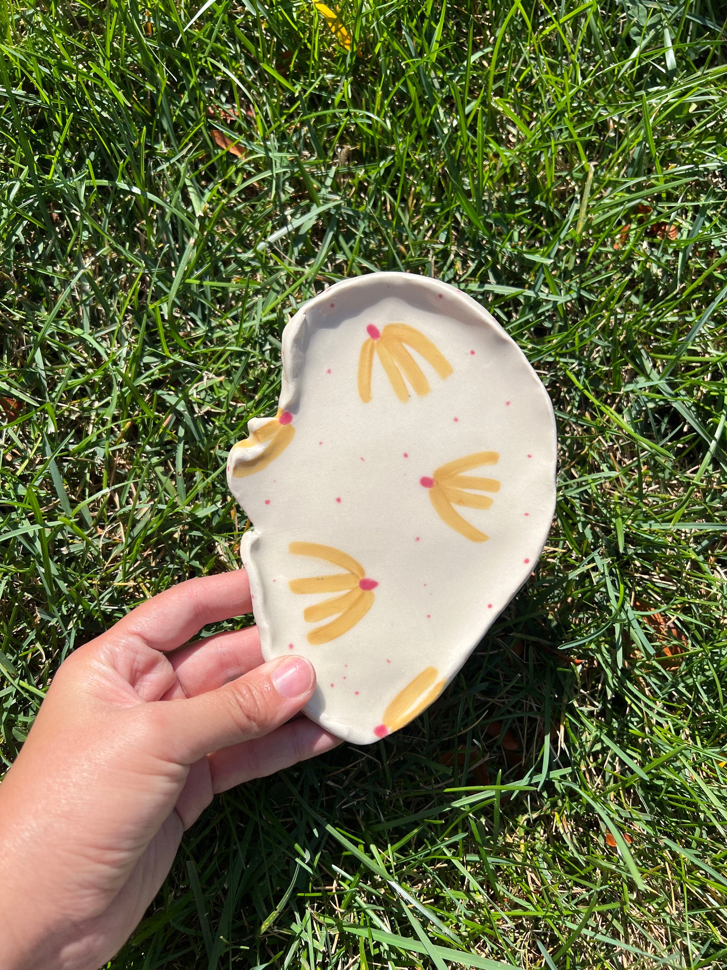 Tan Snowdrop Flower Oyster Plate