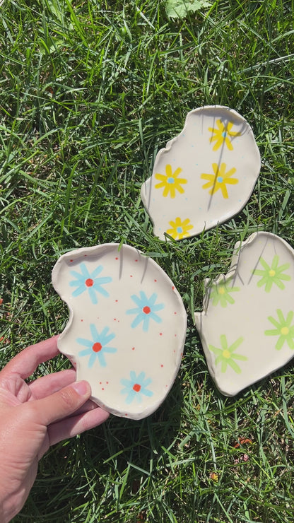 Green Daisy Oyster Plate