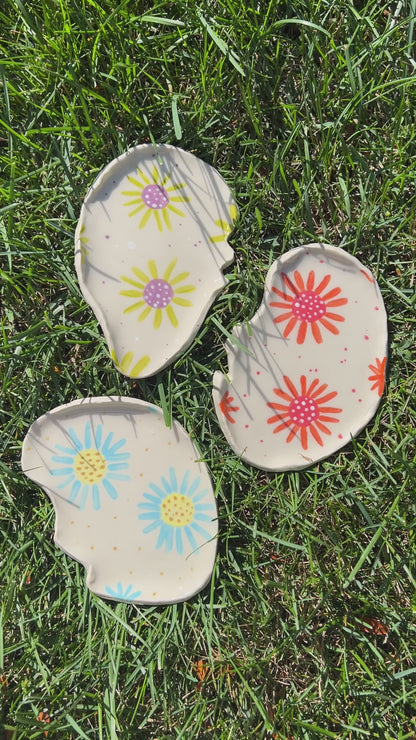 Blue Yellow Daisy Oyster Plate