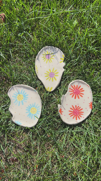 Blue Yellow Daisy Oyster Plate